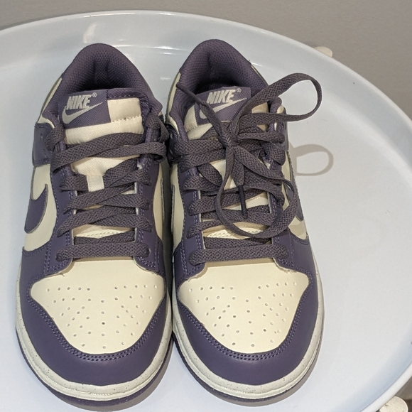 Womens Nike Dunks - Picture 7 of 8